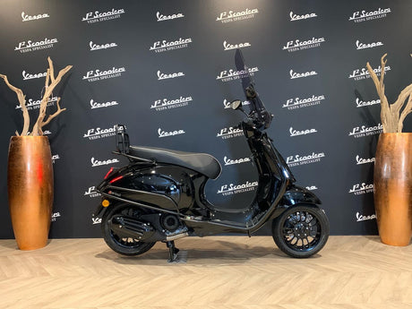 Vespa Sprint E5 glans zwart NERO LUCIDO