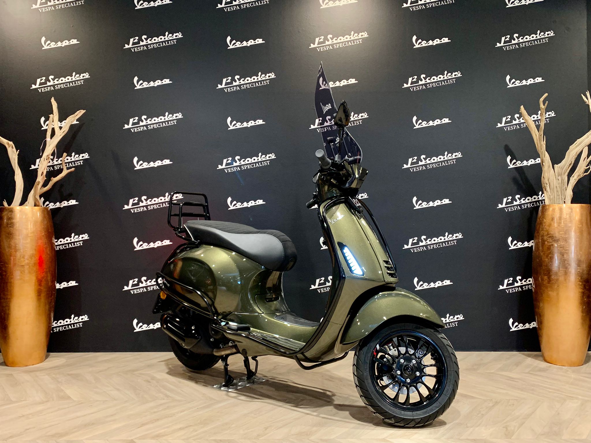 Vespa Sprint E5 Python Gold – J2Scooters