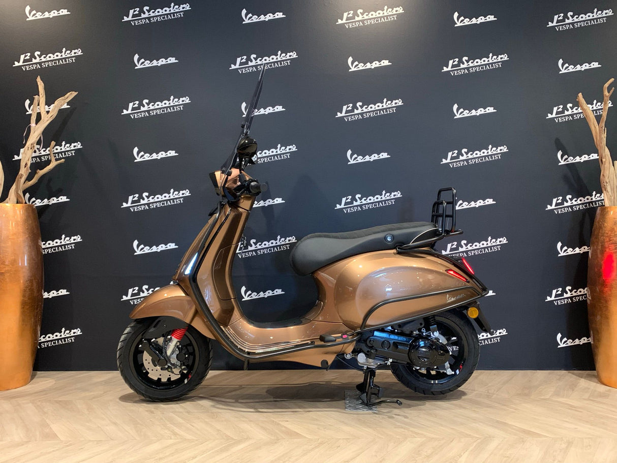 Vespa Sprint E Zanzibar Range Rover