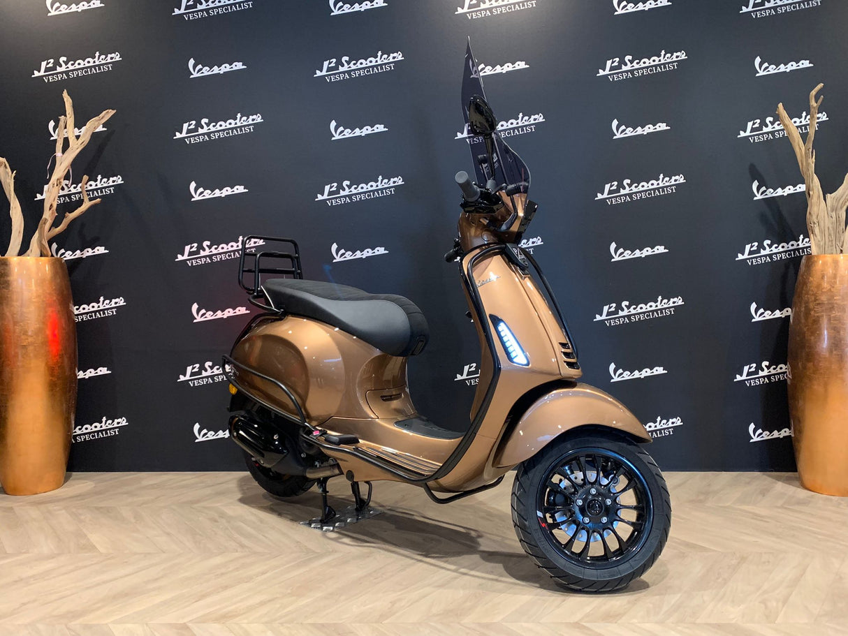 Vespa Sprint E Zanzibar Range Rover