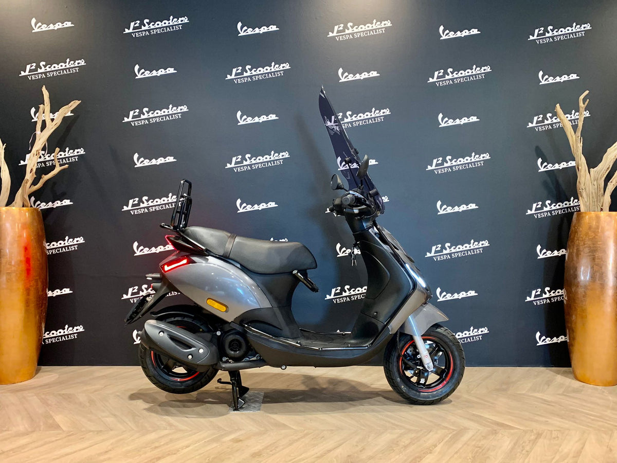 Piaggio Zip SP E5 Agaat Grijs – J2Scooters